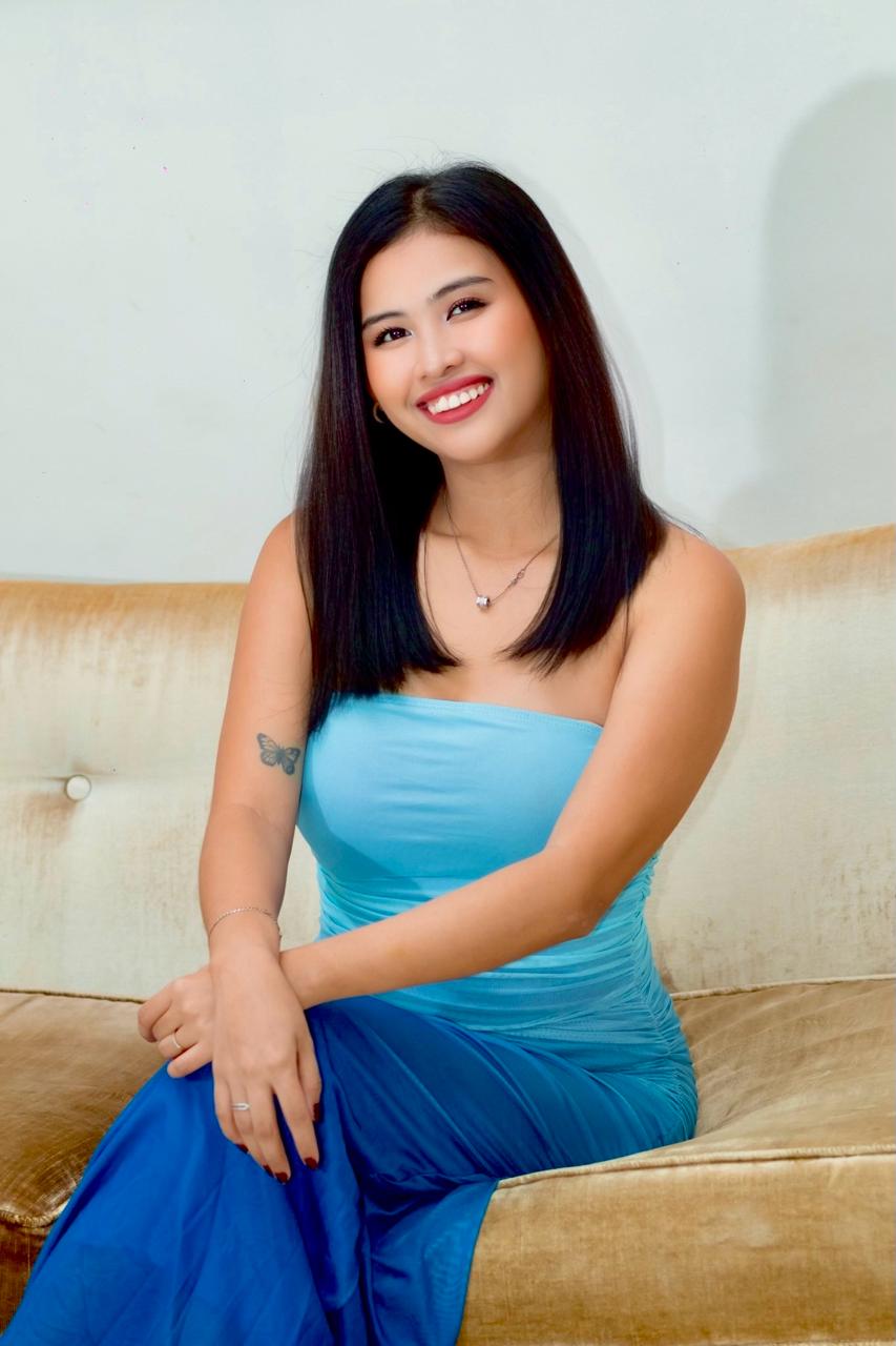 Elena Manila escort