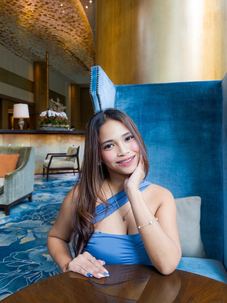 Ivana in a blue dress enjoying her luxury date at Shangri-La The Fort Lounge, Manila