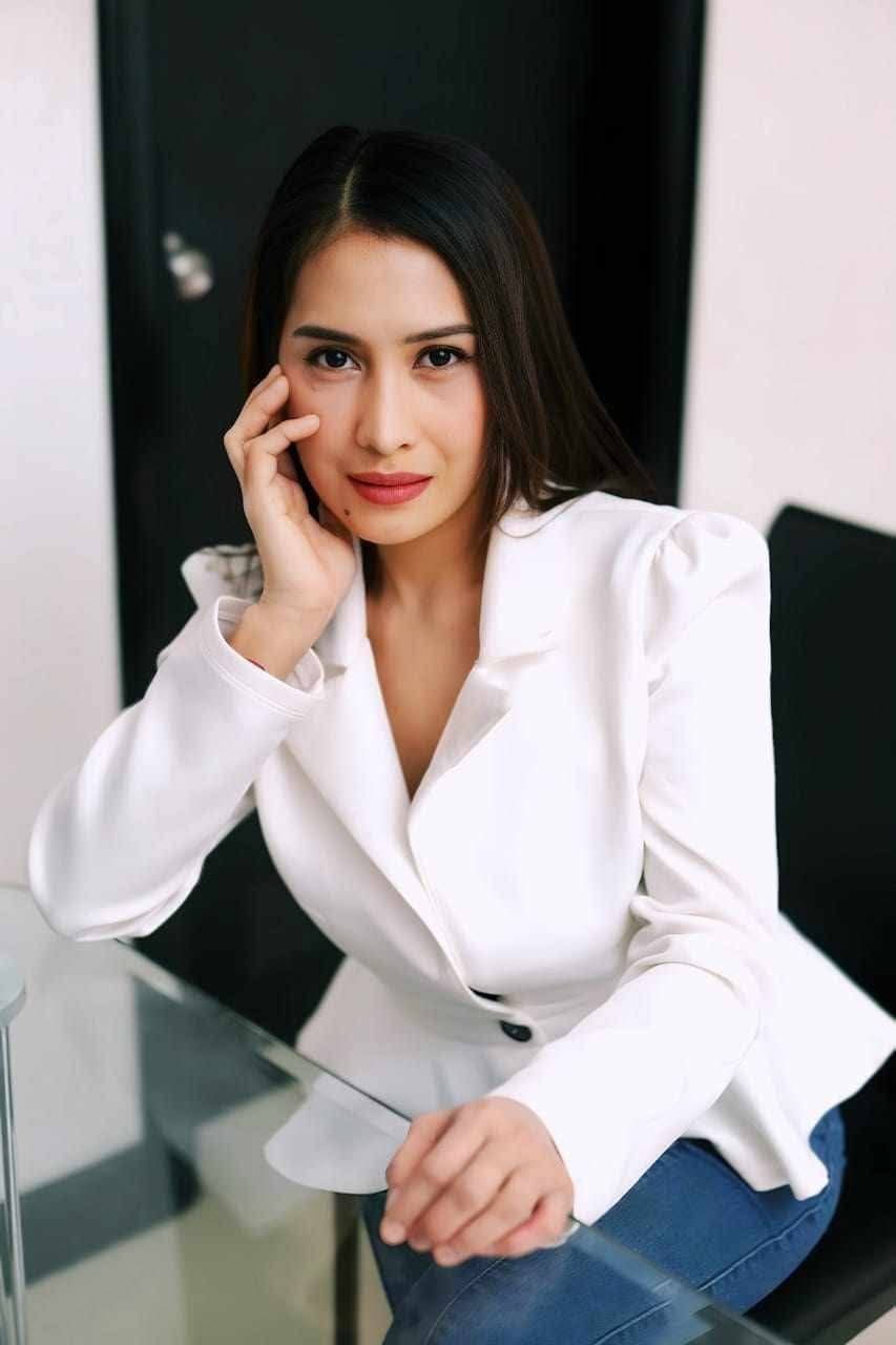 Victoria verified Manila escort courtesan