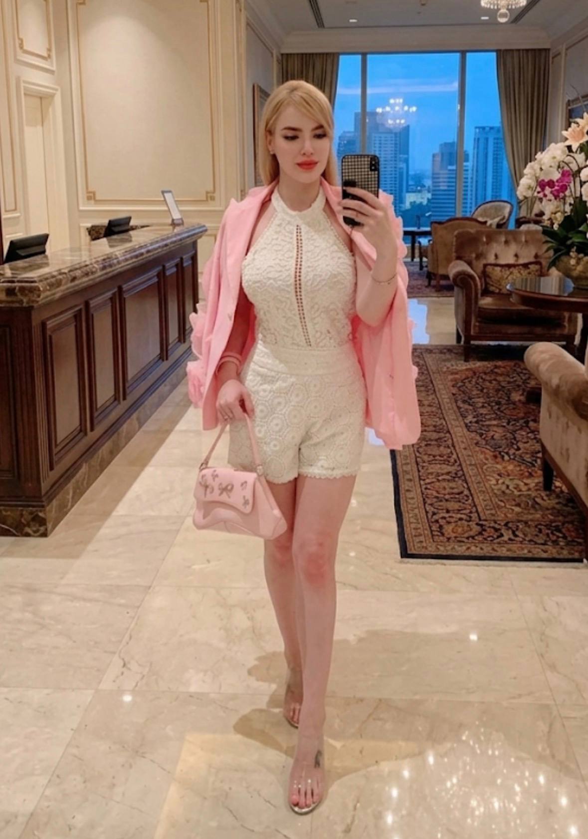 Melissa independent Manila escort courtesan