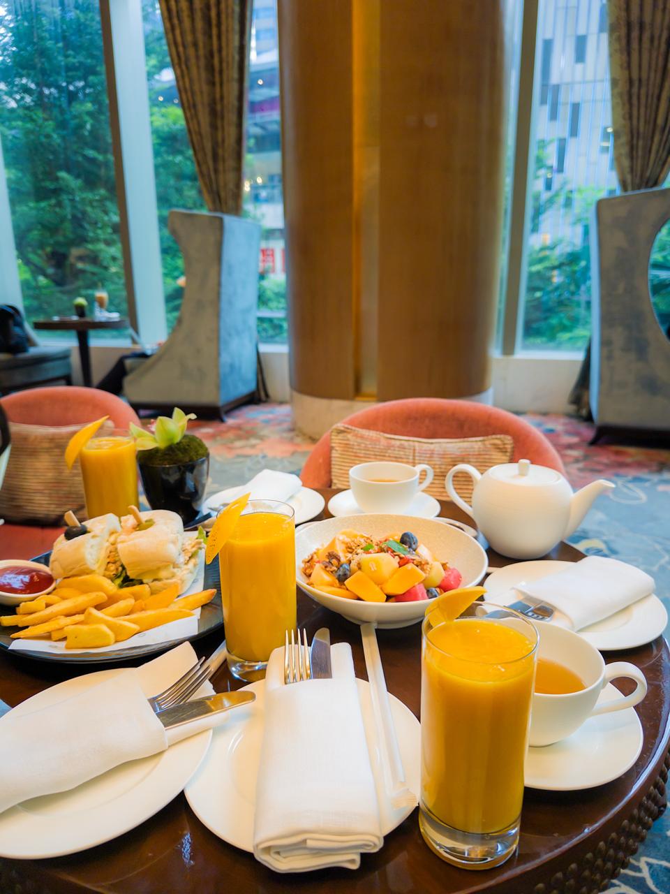 Afternoon tea and mango juice at Shangri-La The Fort Lounge